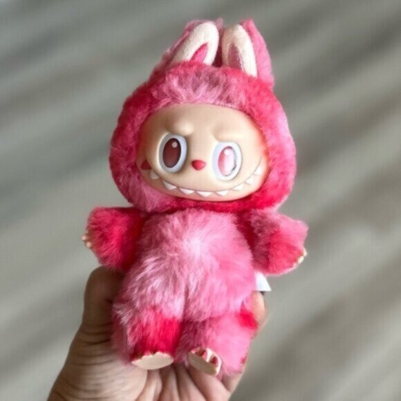 Pop Mart Labubu Big Into Energy LOVE pink NEW - Picture 1 of 4